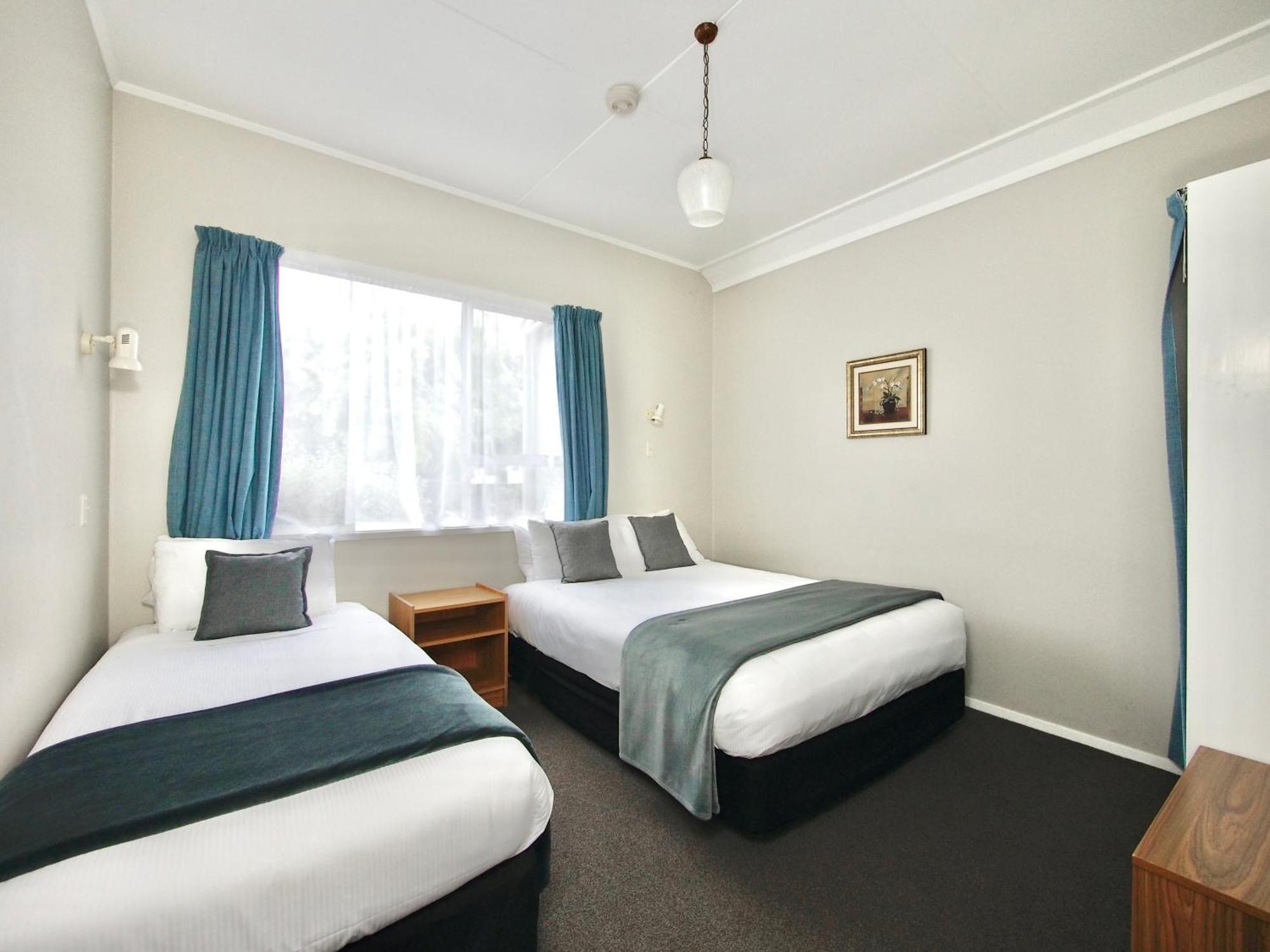 Riverlodge Motel 4*