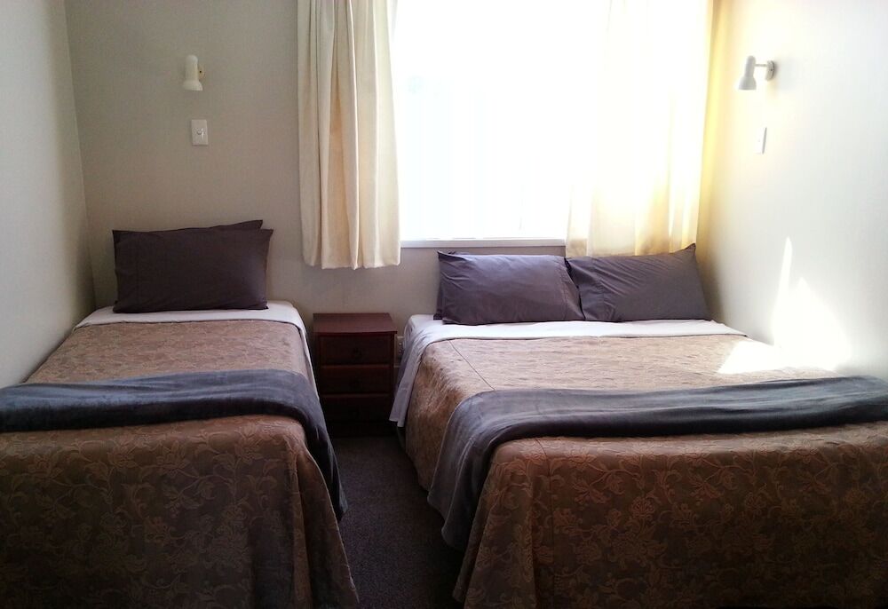 Riverlodge Motel 4*